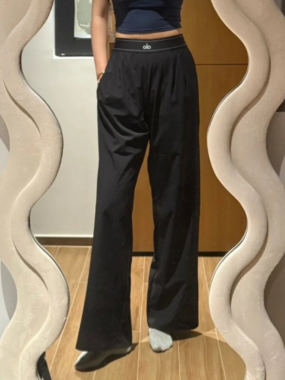 🖤 NWT Alo Yoga Suit Up Trouser Black 30" Inseam Effortless Wide Leg Pant - Picture 8 of 8